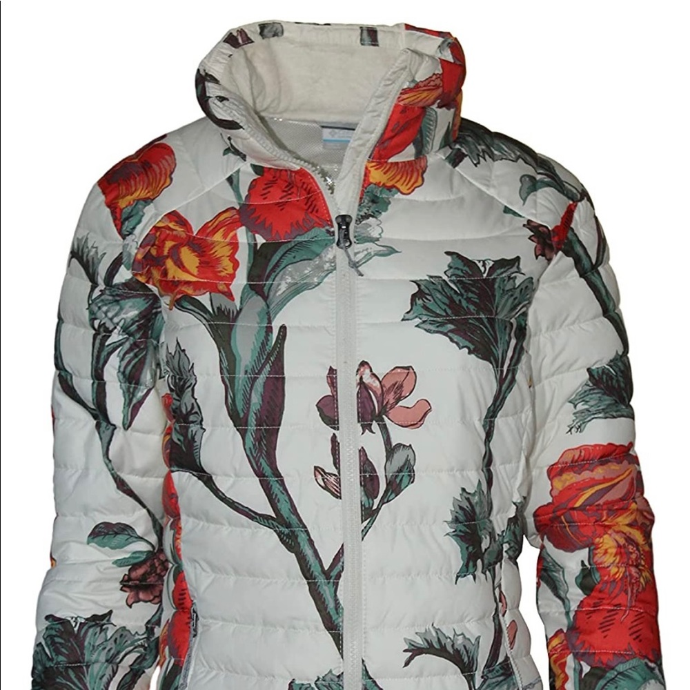 This coat is super cute!Worn for about 10 minutes inside. Brand new condition.